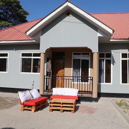 Pearl Lulu Modern Bnb Homestay Dar es Salaam Buitenkant foto