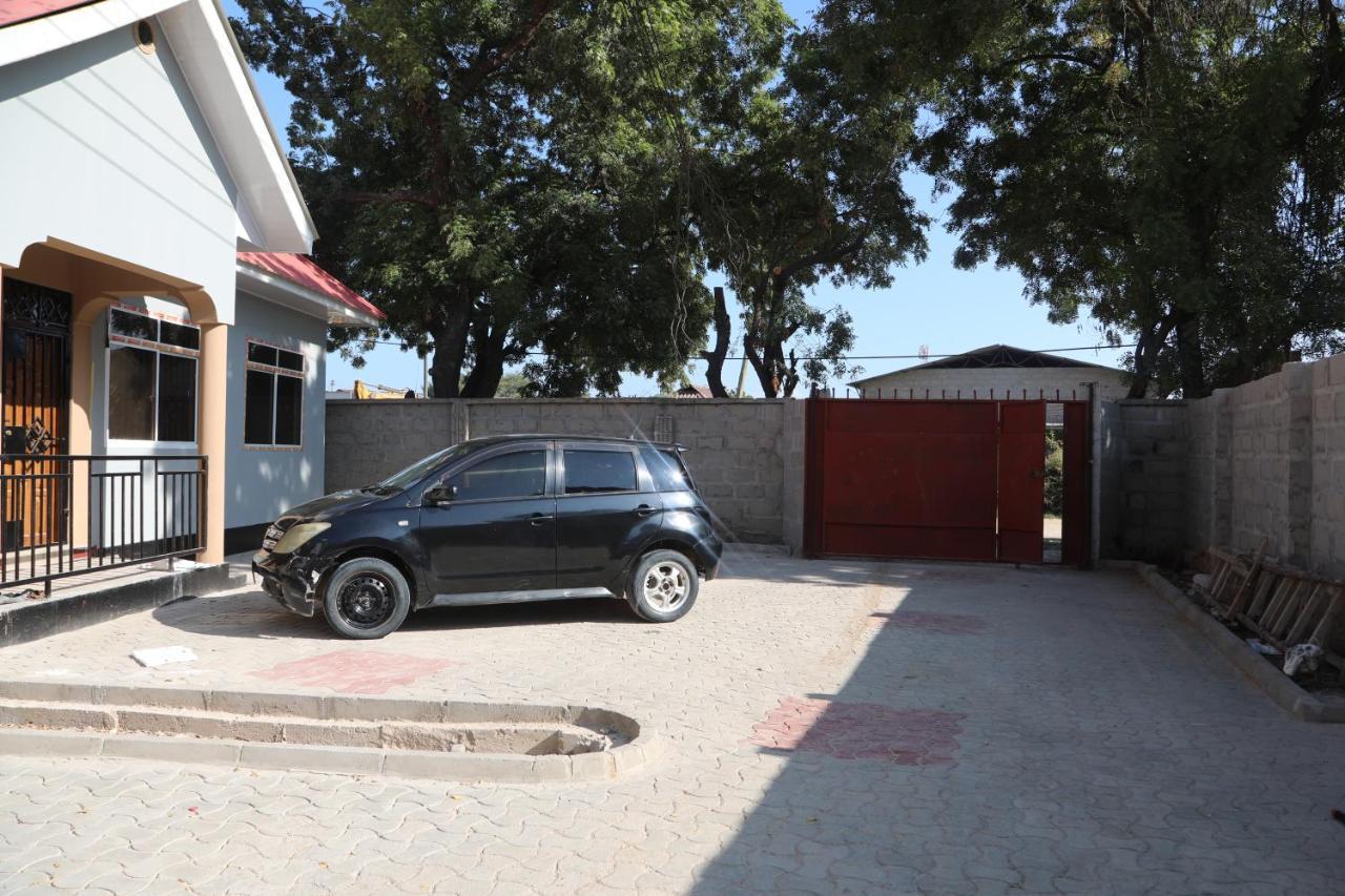 Pearl Lulu Modern Bnb Homestay Dar es Salaam Buitenkant foto